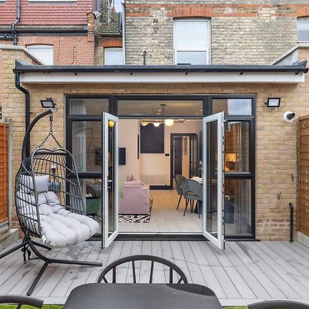 Apartamento Unwind In Style 2Br With Cozy Backyard For Groups Londres Exterior foto