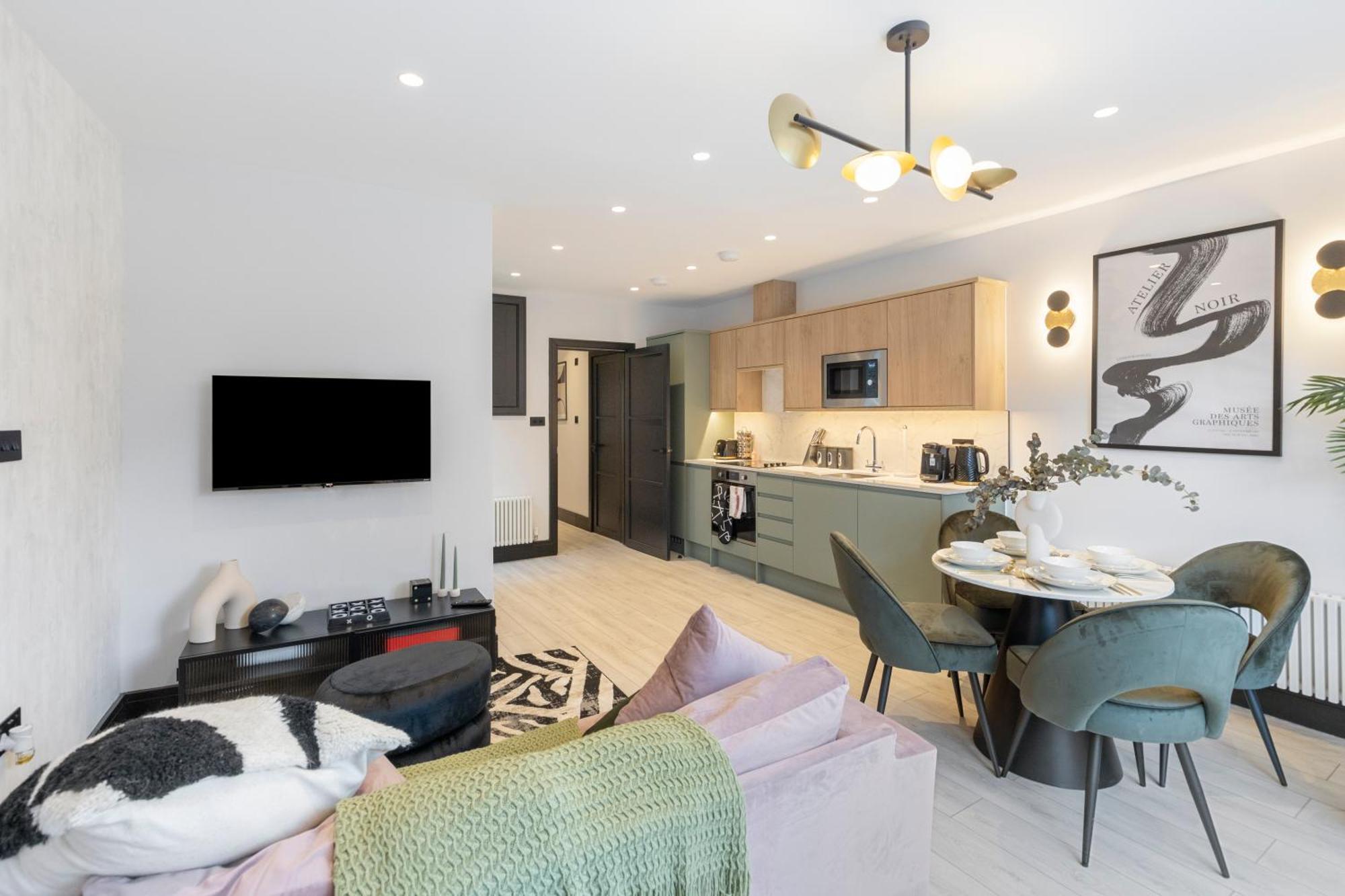 Apartamento Unwind In Style 2Br With Cozy Backyard For Groups Londres Exterior foto