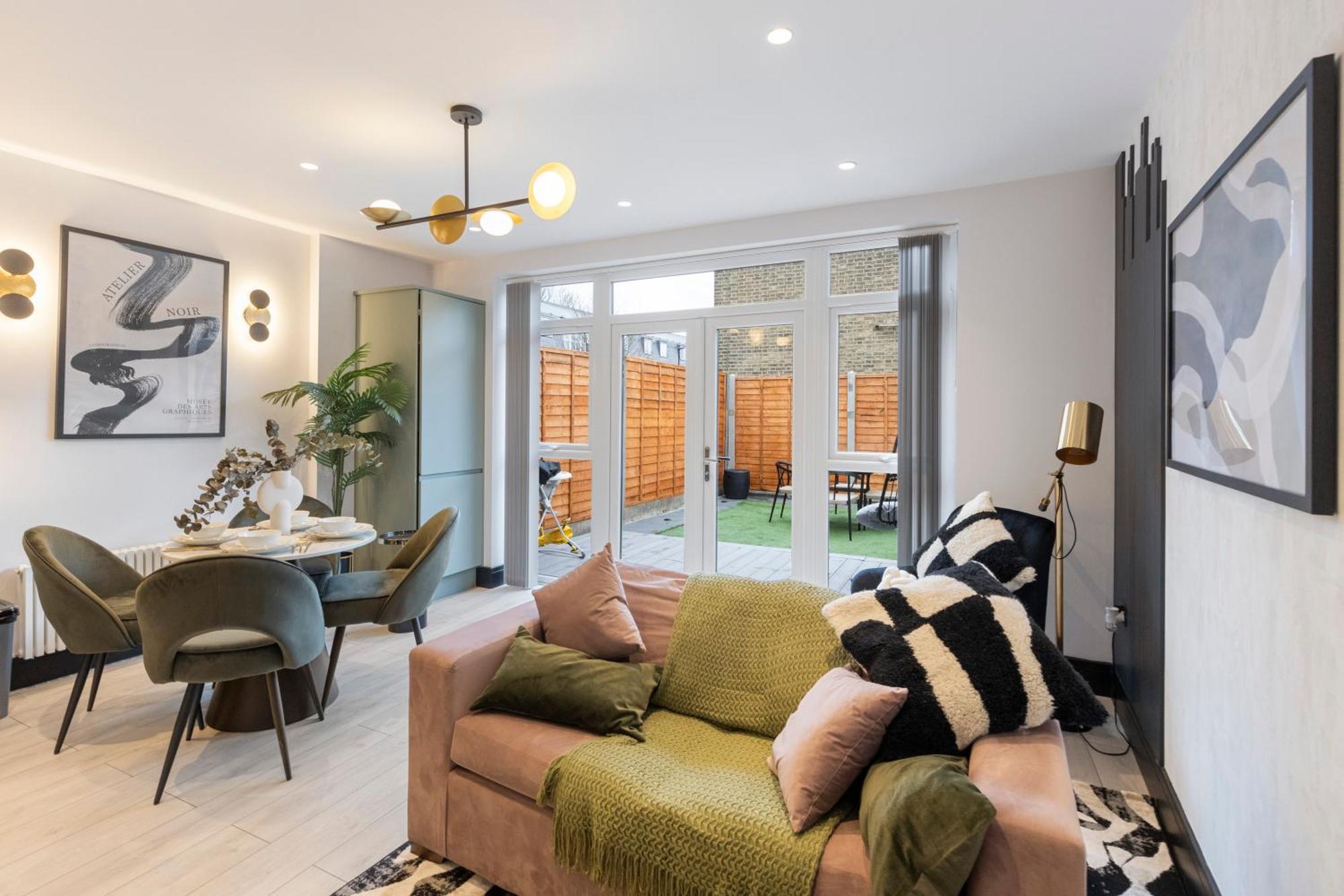 Apartamento Unwind In Style 2Br With Cozy Backyard For Groups Londres Exterior foto