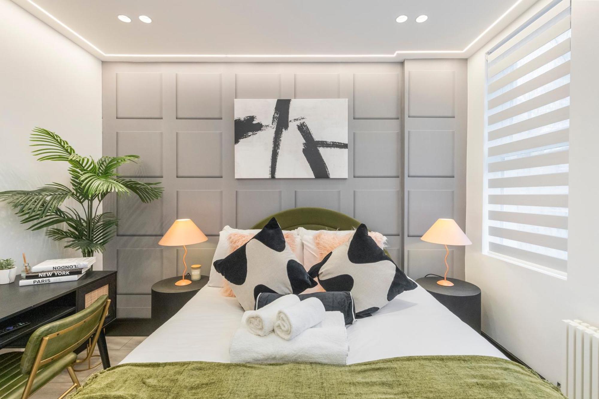 Apartamento Unwind In Style 2Br With Cozy Backyard For Groups Londres Exterior foto