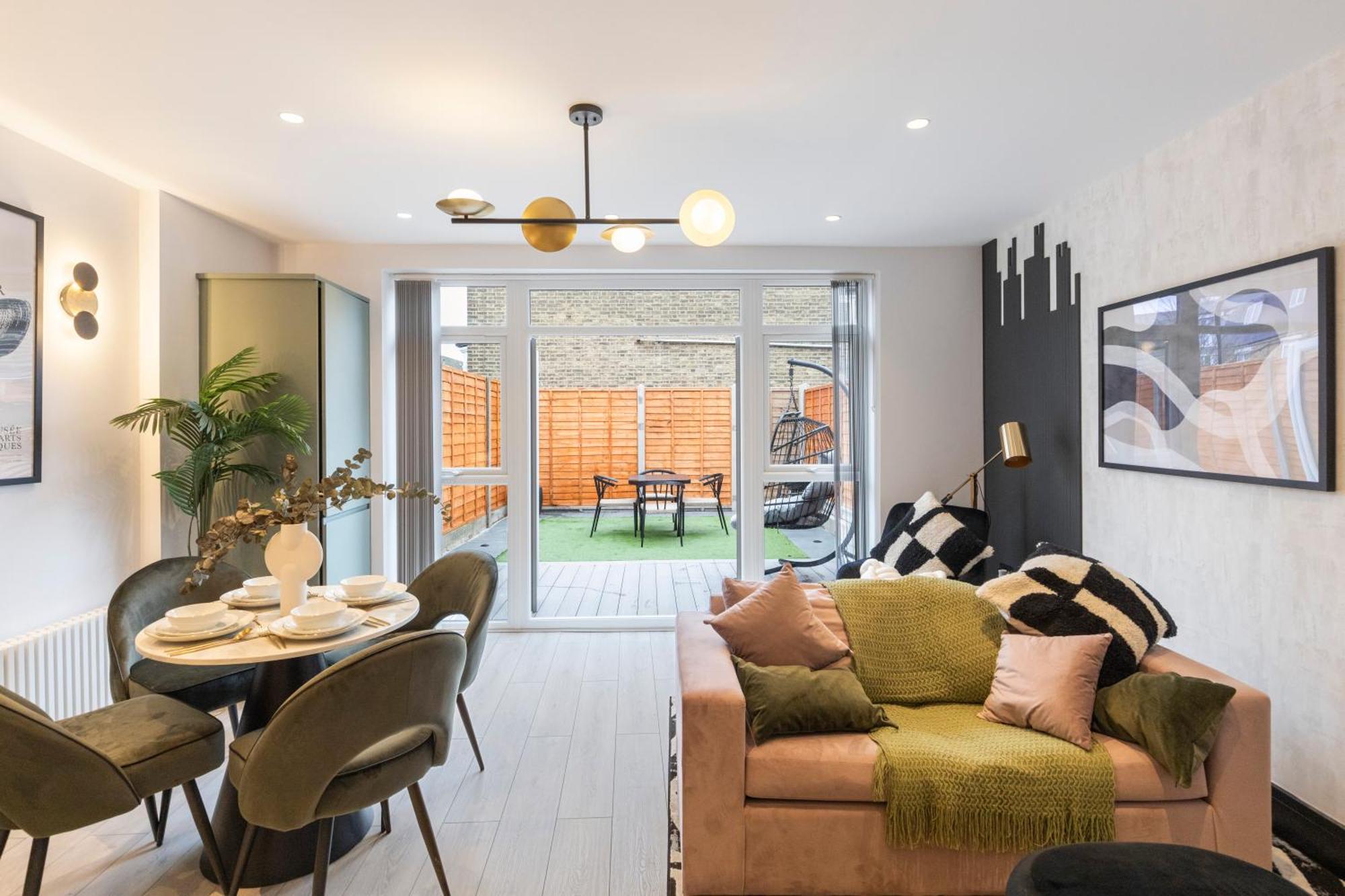 Apartamento Unwind In Style 2Br With Cozy Backyard For Groups Londres Exterior foto