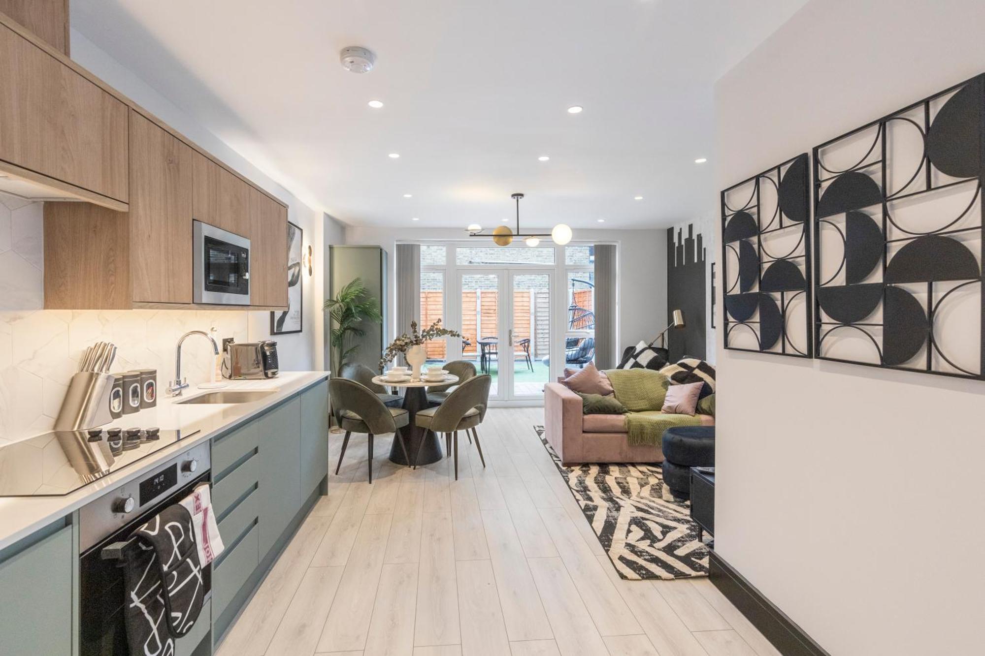 Apartamento Unwind In Style 2Br With Cozy Backyard For Groups Londres Exterior foto