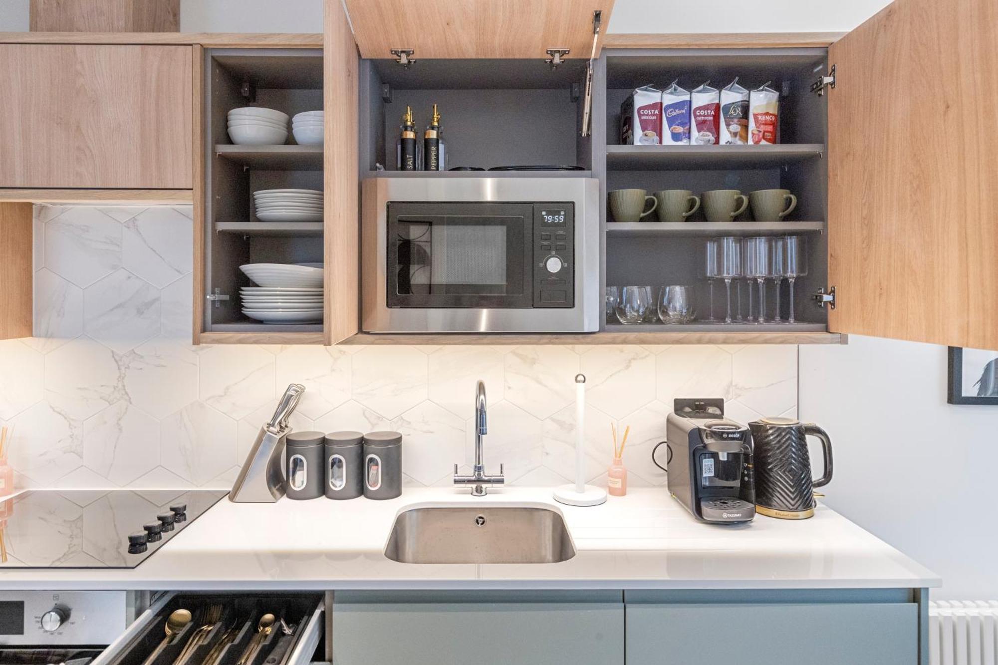 Apartamento Unwind In Style 2Br With Cozy Backyard For Groups Londres Exterior foto