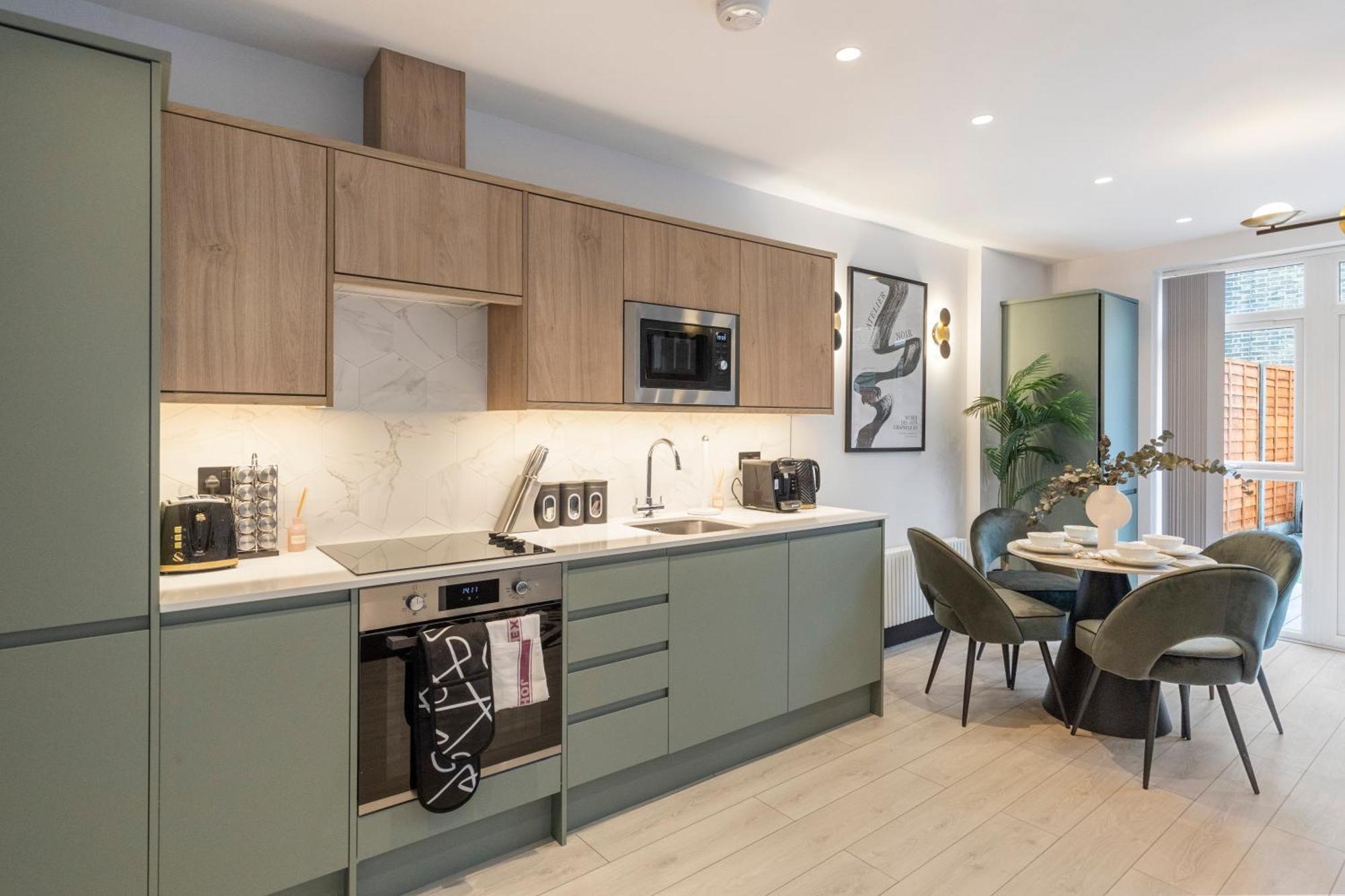 Apartamento Unwind In Style 2Br With Cozy Backyard For Groups Londres Exterior foto